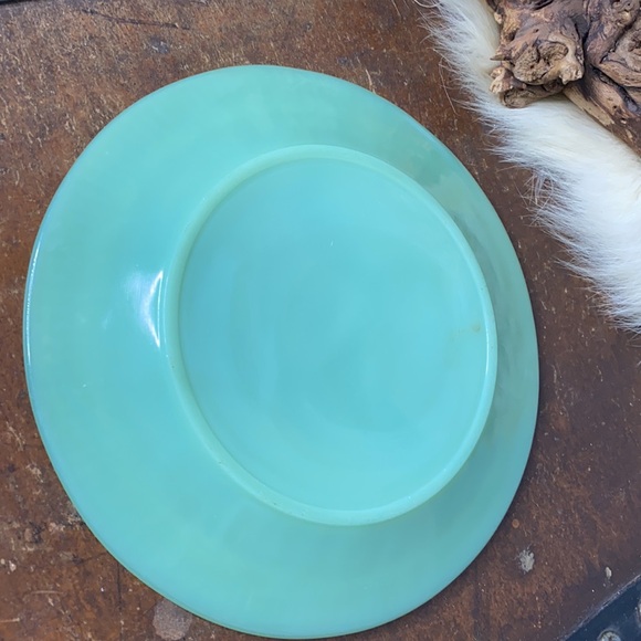. Vintage Green Jadeite Glass Plate - Collectible Green Milk Glass Salad Dish 8" - Picture 6 of 6